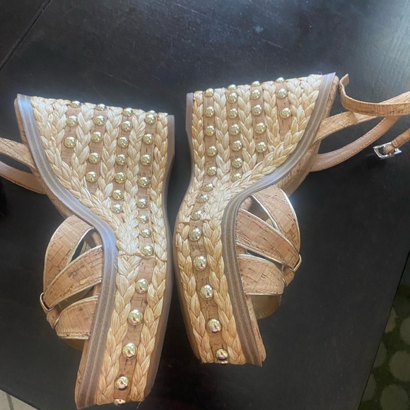 Vince camuto wedges great condition size 7.5 - Picture 2 of 3
